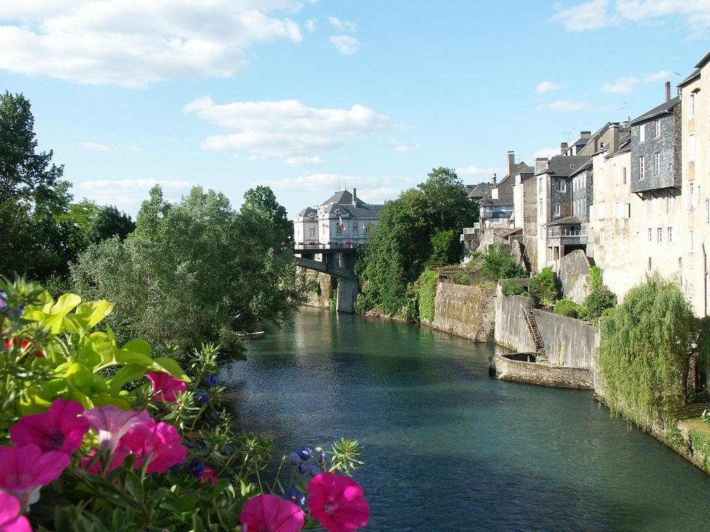 Couett'Hotel Oloron Sainte Marie Екстериор снимка