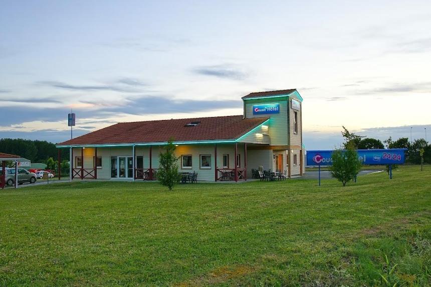 Couett'Hotel Oloron Sainte Marie Екстериор снимка